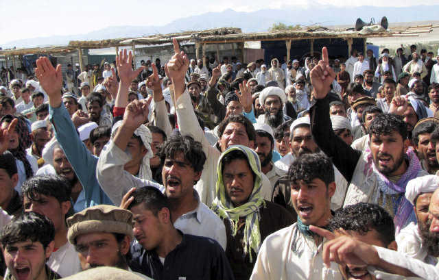 صدها تن از مردم ولسوالی کوه صافی تظاهرات کردند