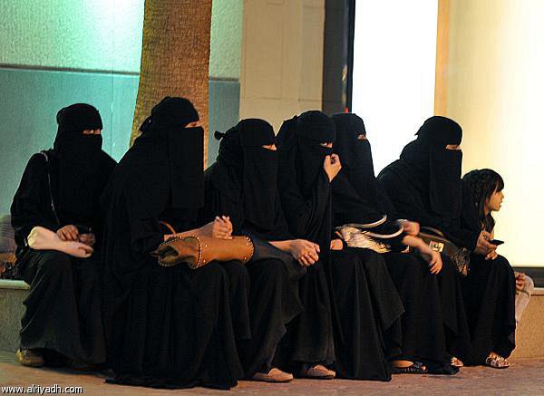 تصمیم عجیب داعش برای تفکیک زنان مجرد و متأهل