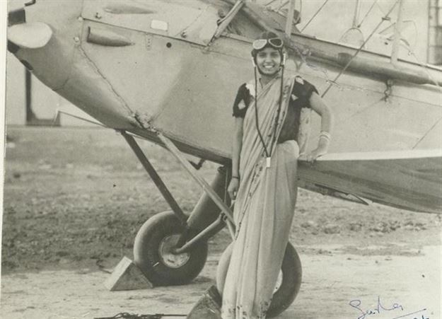  سارلا تاکرال 21 ساله نخستین زن خلبان هندی در سال 1936