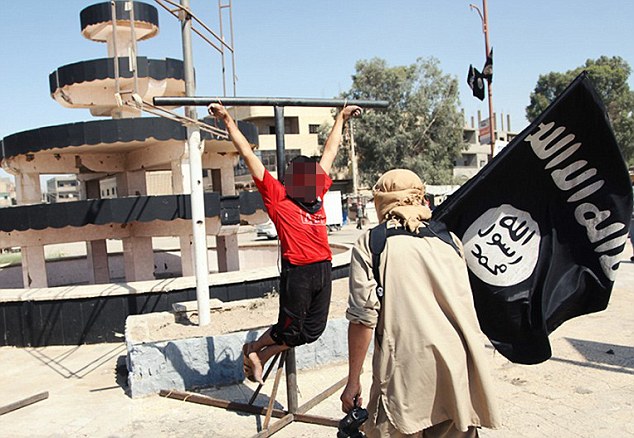 داعش یکی از رهبرانش را به صليب كشيد