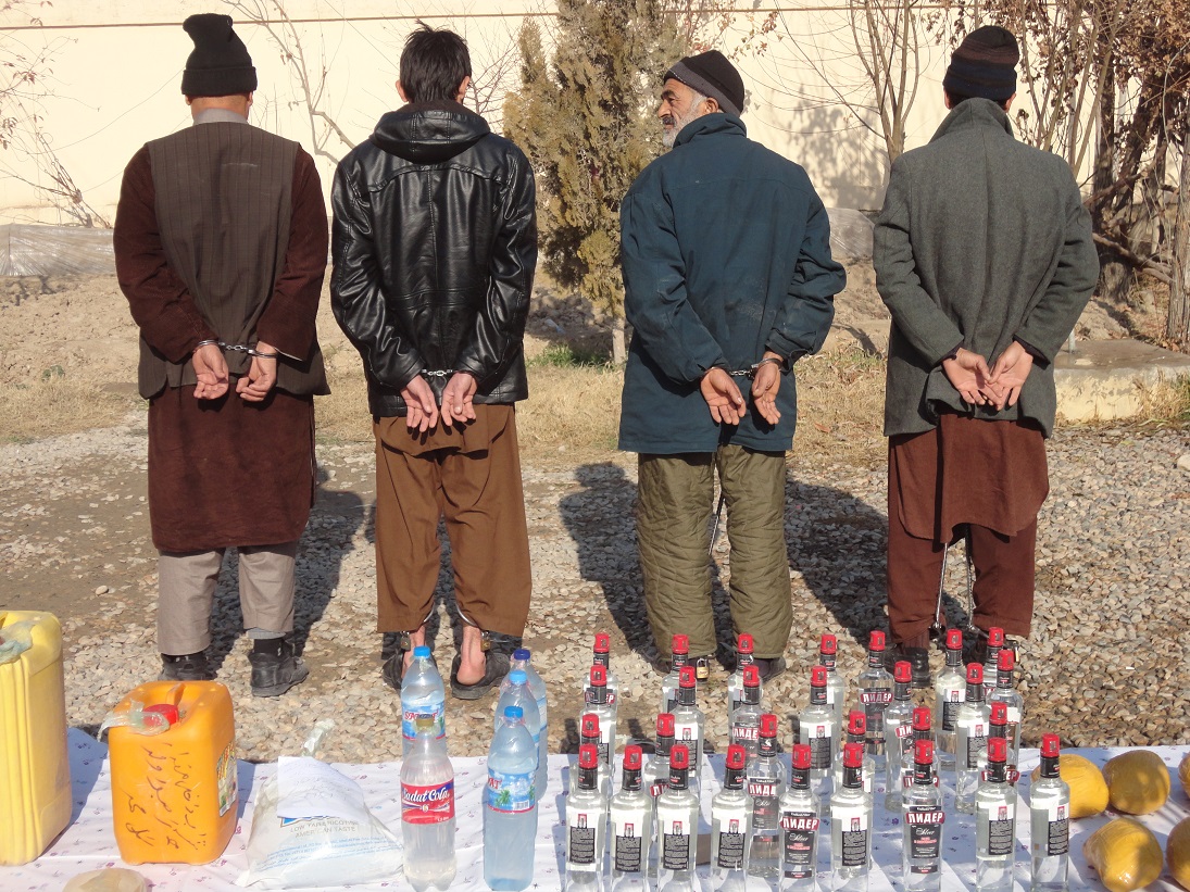 دستگیری چند سارق و کشف دهها کیلو موادمخدر و مشروب الکولی در بلخ