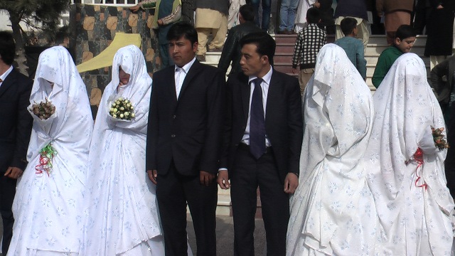برگزاری ازدواج دست جمعی ۵۷ زوج جوان در هرات