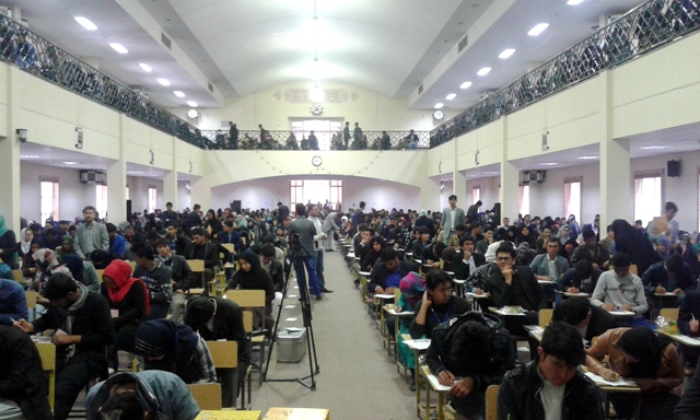 صدها نفر در آزمون ورودی دانشگاه خاتم النبیین شرکت کردند
