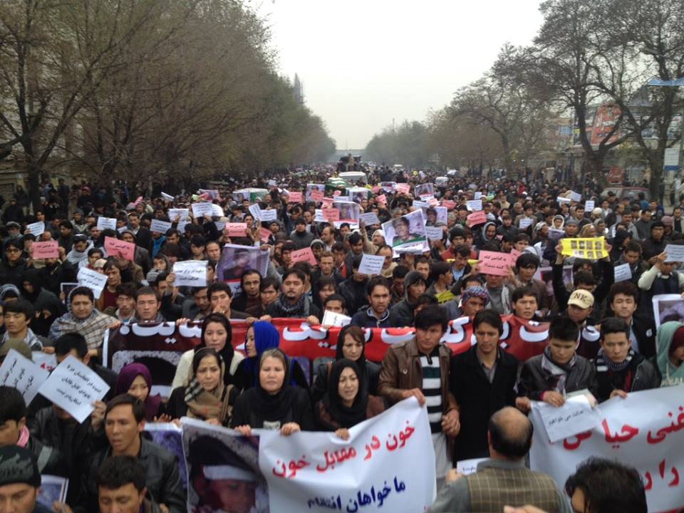 دهها هزار شهروند کابل برضد داعش، طالبان و حکومت افغانستان شعار دادند