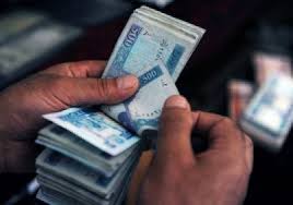 کاهش ارزش پول افغانستان، بحران به وجود می‌آورد