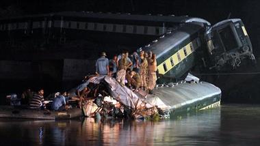 خروج قطار از ريل در پاکستان، ۱۰۹ کشته و زخمی برجا گذاشت