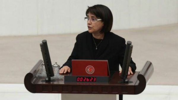 سوگند لیلا زانا، نماینده کُرد مجلس ترکیه بار دیگر جنجالی شد