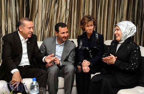 اسد و اردوغـان و همسرانشان در کنار هم