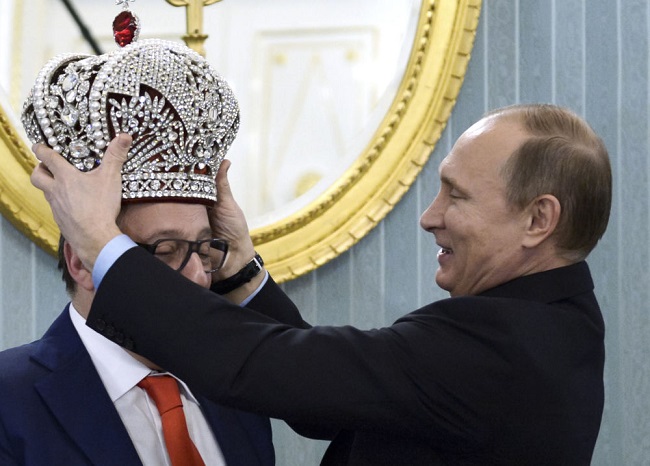 تاجگذاری  توسط پوتین در روسیه