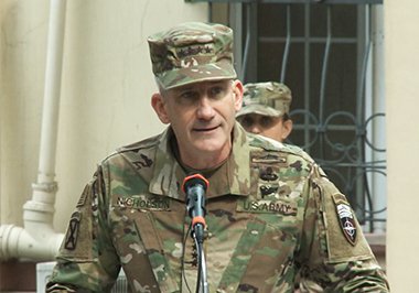 ژنرال نیکلسون، فرمانده جدید نیروهای ناتو در افغانستان آغاز به کار کرد