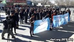 استادان دانشگاه کابل دست به راهپیمایی زدند