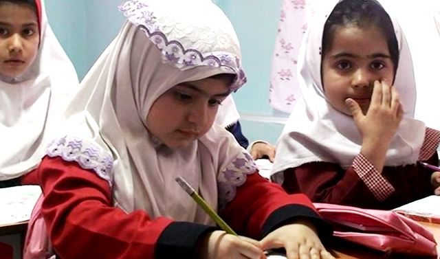 دانش آموز هراتی: هدیه من به مادرم حفظ قرآن است