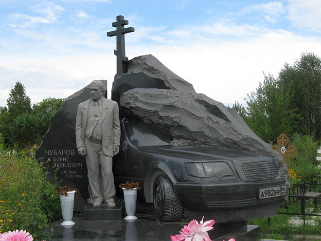 سنگ قبر عجیب میلیاردر روس
