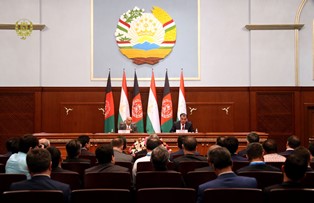 روسای جمهور افغانستان و تاجکستان بر مبارزه مشترک با تروریزم تاکید کردند