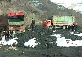 طالبان۱۱ موتر حامل زغال سنگ را در سمنگان آتش زدند