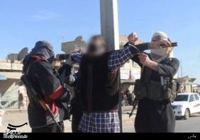 داعش یک نفر را در رقه به صلیب کشید