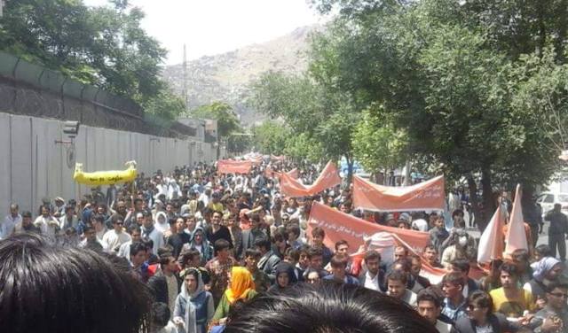 صدها نفر در کابل در اعتراض به گروگانگیری مسافران شمال تظاهرات کردند