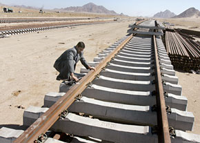 امنیت دو پروژه خط آهن هرات چگونه تأمین می شود؟