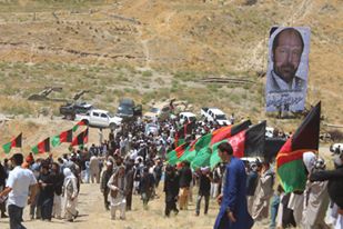 پیکر مرحوم سیدحسین انوری در کابل به خاک سپرده شد