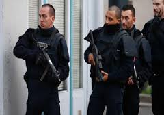 پولیس فرانسه به یک مسجد حمله کرد