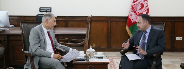 وزیر مالیه و نماینده ویژه اروپا در افغانستان درباره کنفرانس بروکسل گفتگو کردند