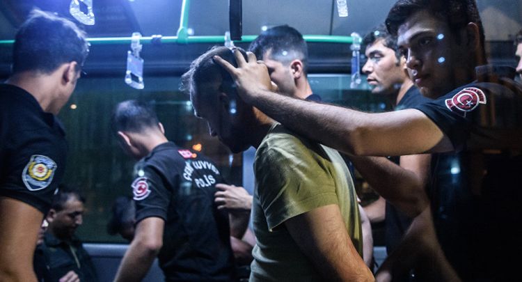 32 هزار نفر در ارتباط با کودتای ترکیه بازداشت شده اند