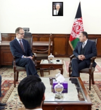 دیدار وزیر مالیه با سفیر انگلستان در کابل
