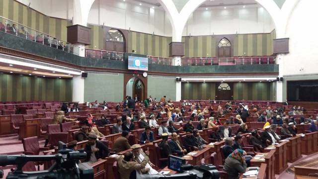 واکنش نمایندگان به اعلام یک نظر سنجی تازه در مورد عملکرد پارلمان