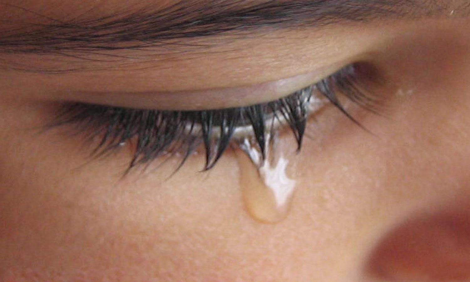 چرا آدم هایی که زیاد گریه می‌کنند سالم‌تر، آزادتر و قوی‌تراند؟