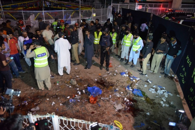 حمله انتحاری در سند پاکستان ۱۵۰ کشته و زخمی برجای گذاشت
