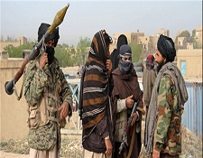 ولسوال طالبان آبکمری در بادغیس با 9 تن به دولت پیوست