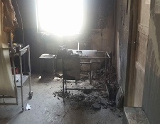طالبان دو خانه و یک درمانگاه را در بادغیس به آتش کشیدند