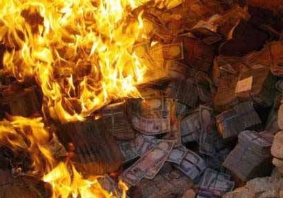 بانک مرکزی به ارزش ۳۶۰ میلیون افغانی بانک‌نوت‌های فرسوده را آتش زد