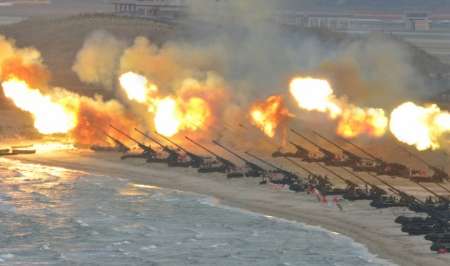 همزمان با مانور نظامی کوریای شمالی، شناورهای امریکا به شبه جزیره کوریا رسید