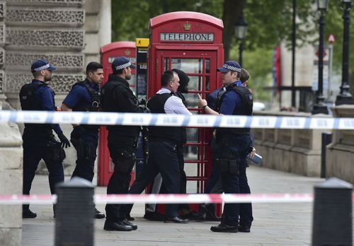 بازداشت مظنون تروریستی مقابل پارلمان انگلیس