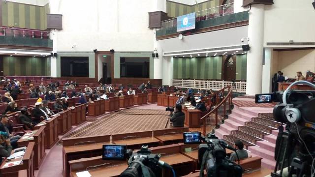 نمایندگان مجلس حکمتیار را نصیحت کردند/ منافقت سیاسی رهبران چالش بزرگ افغانستان است