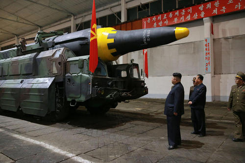 بازدید رهبر کوریای شمالی از موشک جدید