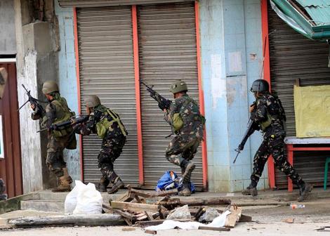 آغاز درگیریهای شدید در فلیپین، دهها کشته بر جا گذاشته است
