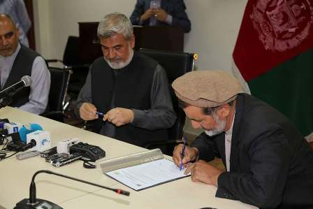 وزارت انکشاف دهات، ۸ قرارداد انکشافی به ارزش ۵۱۹ میلیون افغانی را امضا کرد