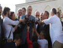 اردوغان پس از به هوش آمدن، در حال مصاحبه با خبرنگاران اردوغان پس از به هوش آمدن، در حال مصاحبه با خبرنگاران