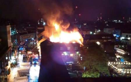 آتش سوزی، بازاری در لندن را طعمه خود کرد