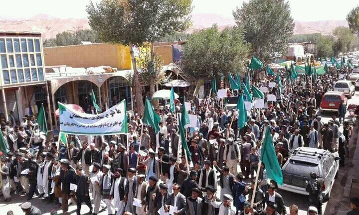 راهپیمایی بامیان؛ صدها نفر خواهان درج نام قوم سادات در شناسنامه‌های الکترونیکی شدند