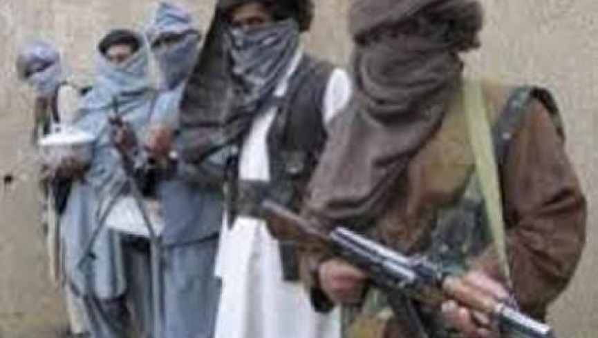 طالبان در مسیر دلاآرام- زرنج گمرک ایجاد کرده اند
