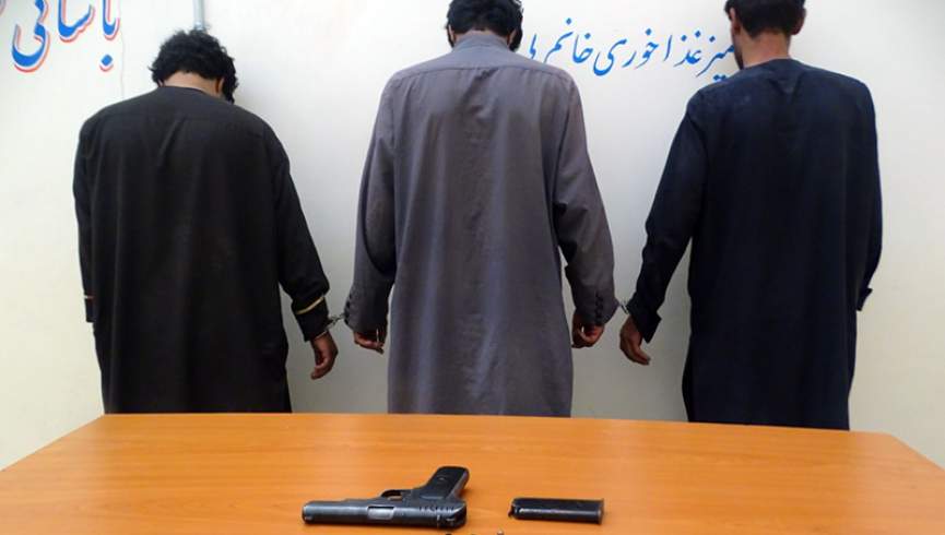 سه نفر مسلح به گمان دزدی در هرات بازداشت شدند