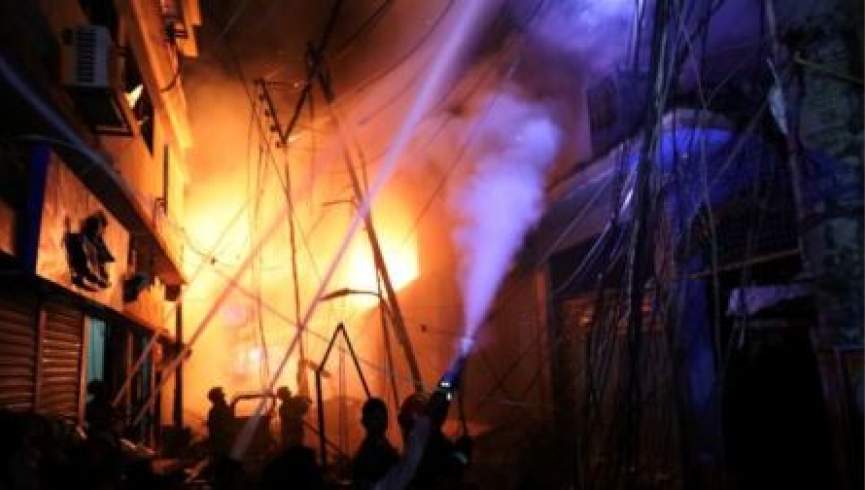آتش‌سوزی مهیب در محله تاریخی داکای بنگلادش 70 کشته برجای گذاشت