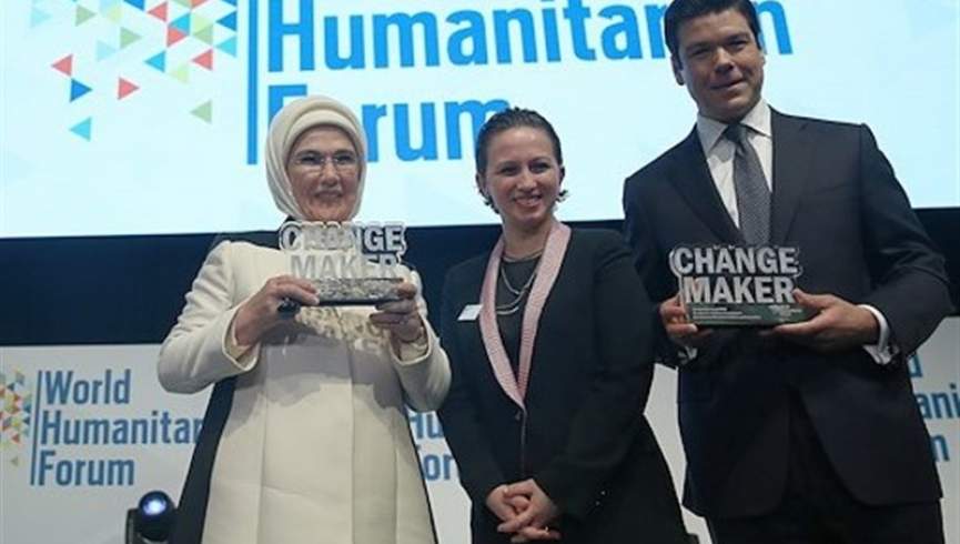 همسر اردوغان جایزه انجمن جهانی حقوق بشر را دریافت کرد