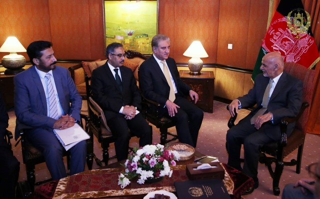 دیدار غنی و قریشی، دو طرف بر بهبود روابط افغانستان و پاکستان تاکید کردند