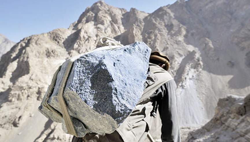 طالبان دو هزار نفر برای استخراج معدن لاجورد بدخشان استخدام کرده‌اند