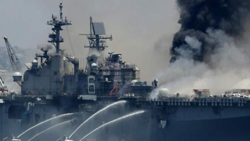 خطر انفجار دوباره؛ کشتی جنگی در سن دیگو امریکا همچنان در آتش