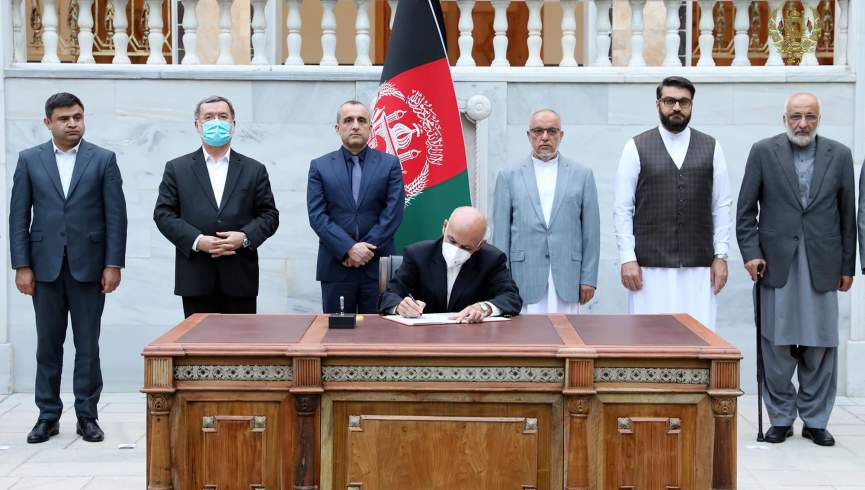 رییس جمهور فرمان رهایی 400 زندانی خطرناک گروه طالبان را امضا کرد